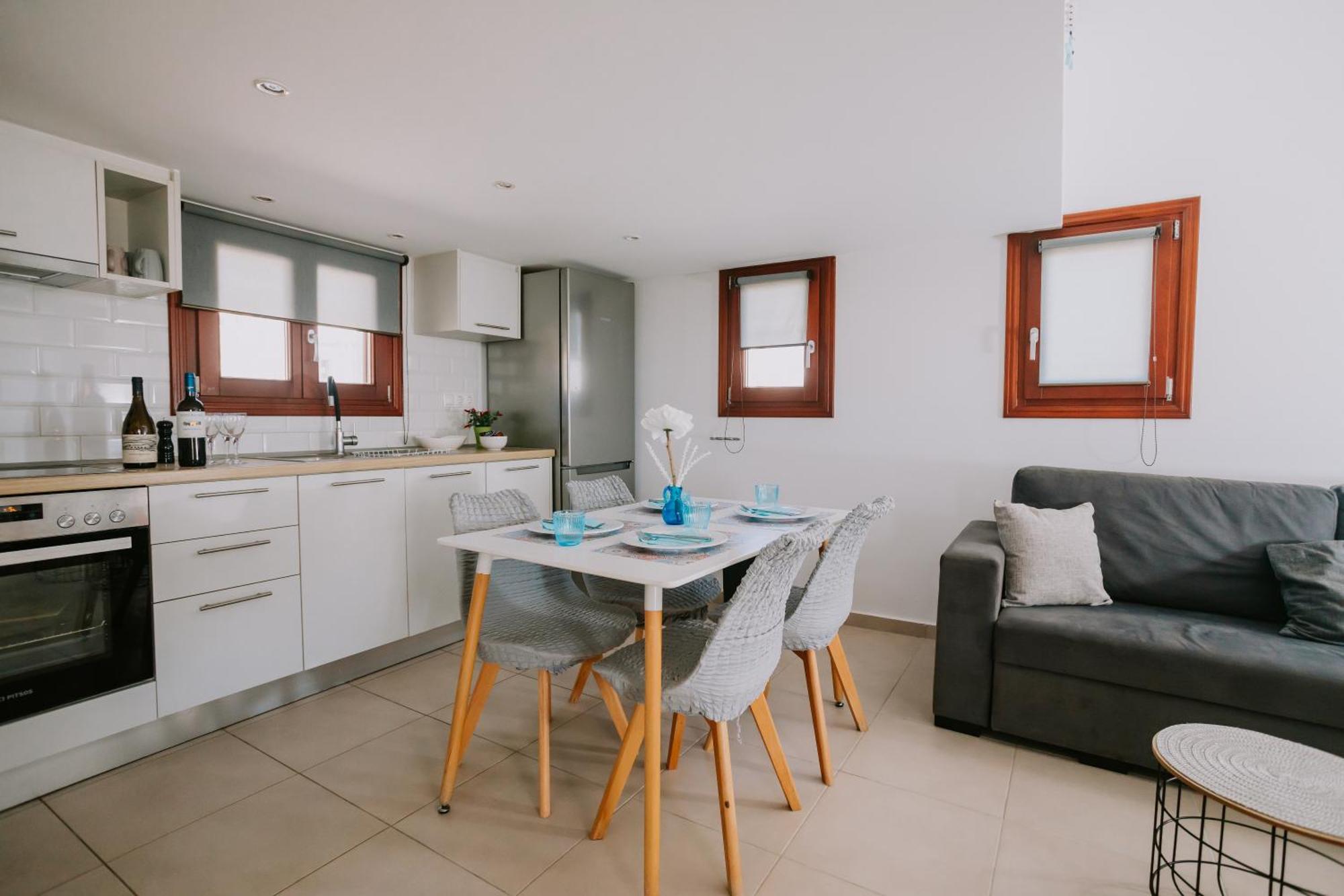 Sun Stories Suites Vóthon 外观 照片
