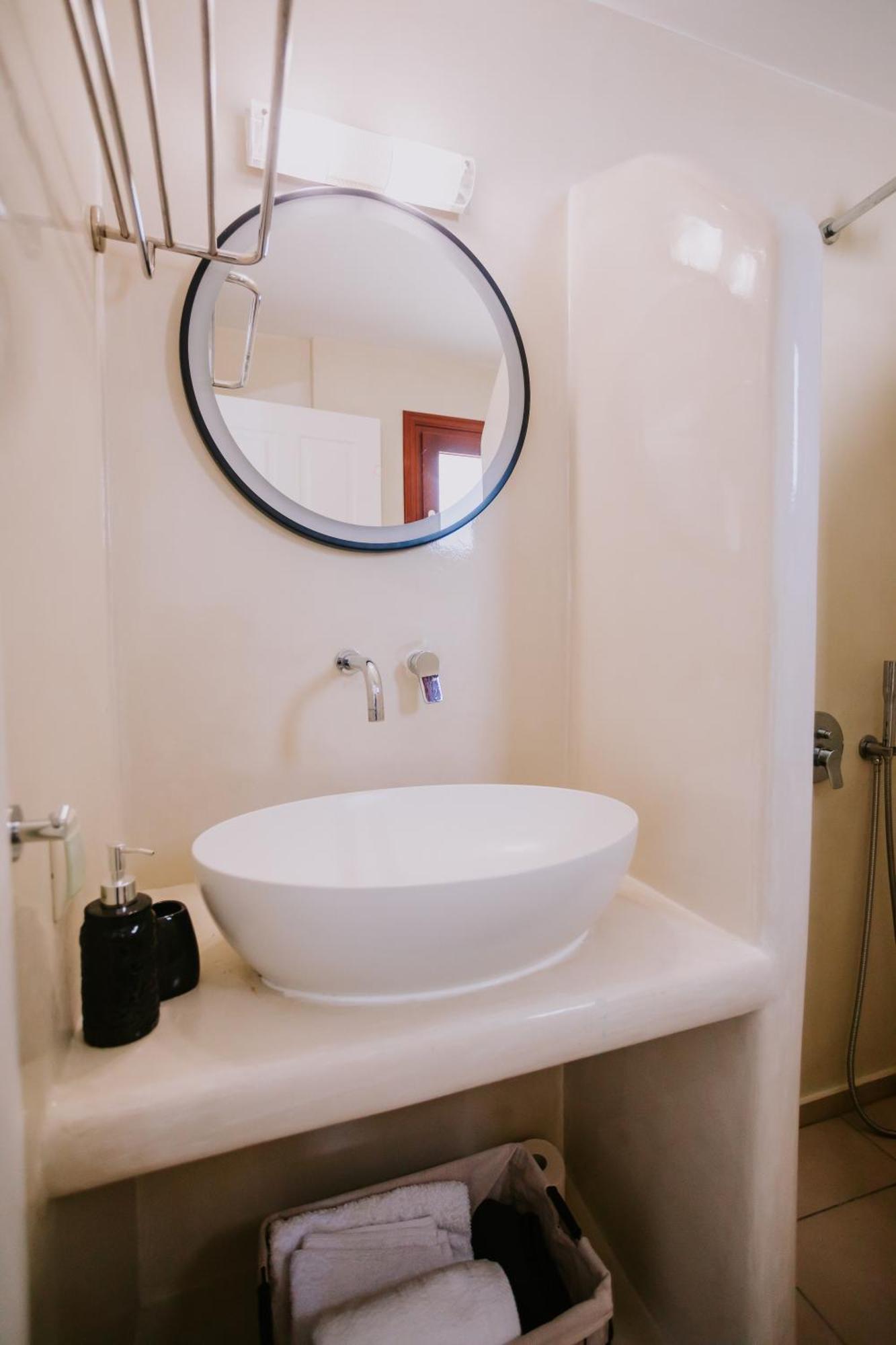 Sun Stories Suites Vóthon 外观 照片